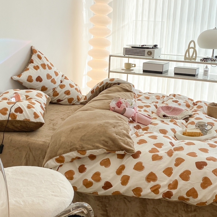 91家纺网 家纺一手货源 找家纺 昔可家纺 2021新款棉加牛奶绒四件套 咖色小爱心