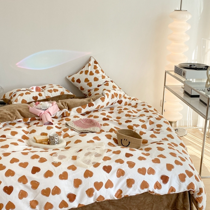 91家纺网 家纺一手货源 找家纺 昔可家纺 2021新款棉加牛奶绒四件套 咖色小爱心