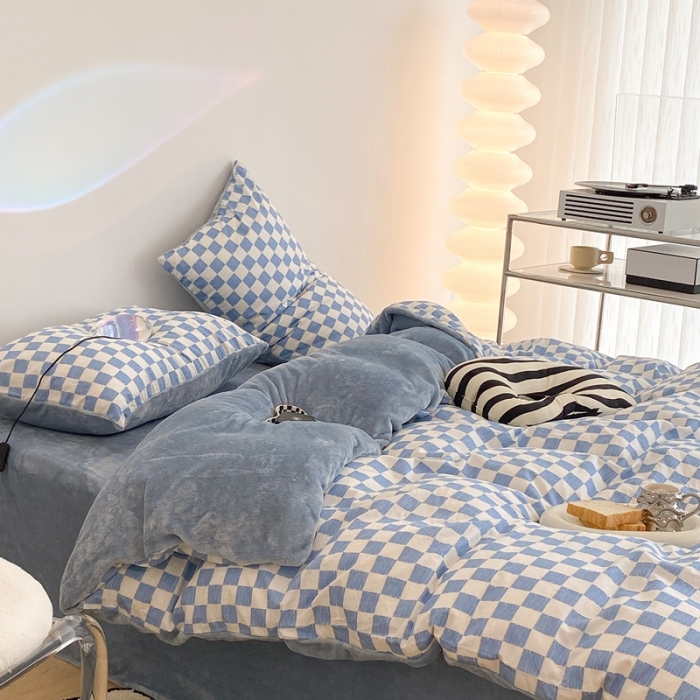 91家纺网 家纺一手货源 找家纺 昔可家纺 2021新款棉加牛奶绒四件套 蓝色棋盘格