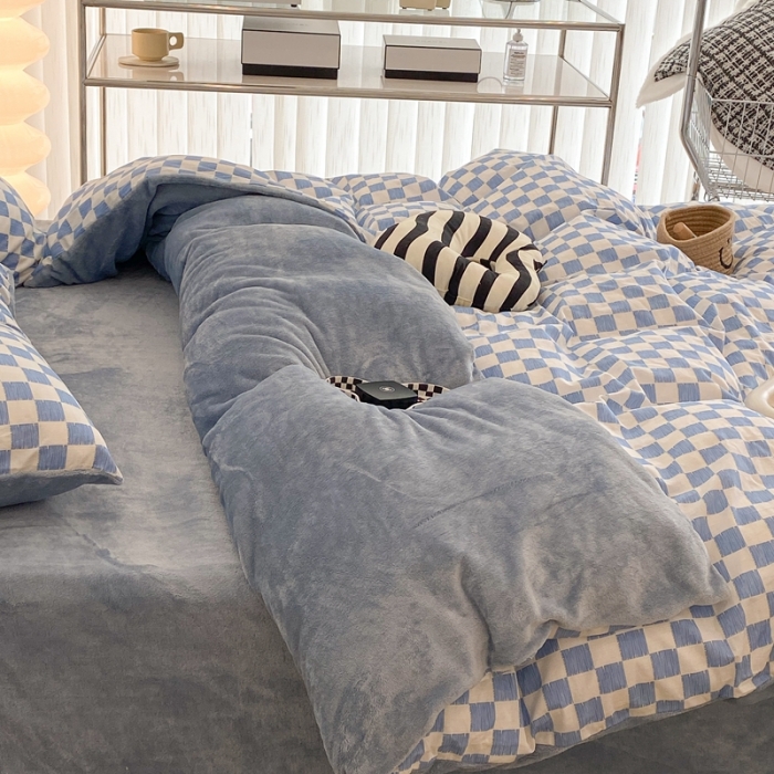 91家纺网 家纺一手货源 找家纺 昔可家纺 2021新款棉加牛奶绒四件套 蓝色棋盘格
