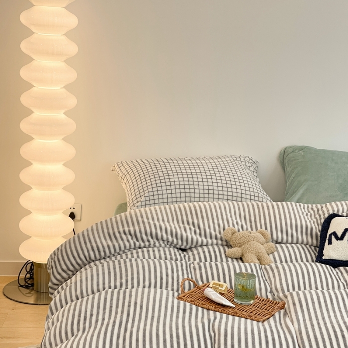 91家纺网 家纺一手货源 找家纺 昔可家纺 2021新款撞色牛奶绒四件套 灰条纹