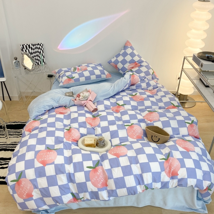 91家纺网 家纺一手货源 找家纺 昔可家纺 2021新款棉加牛奶绒四件套 棋盘桃桃