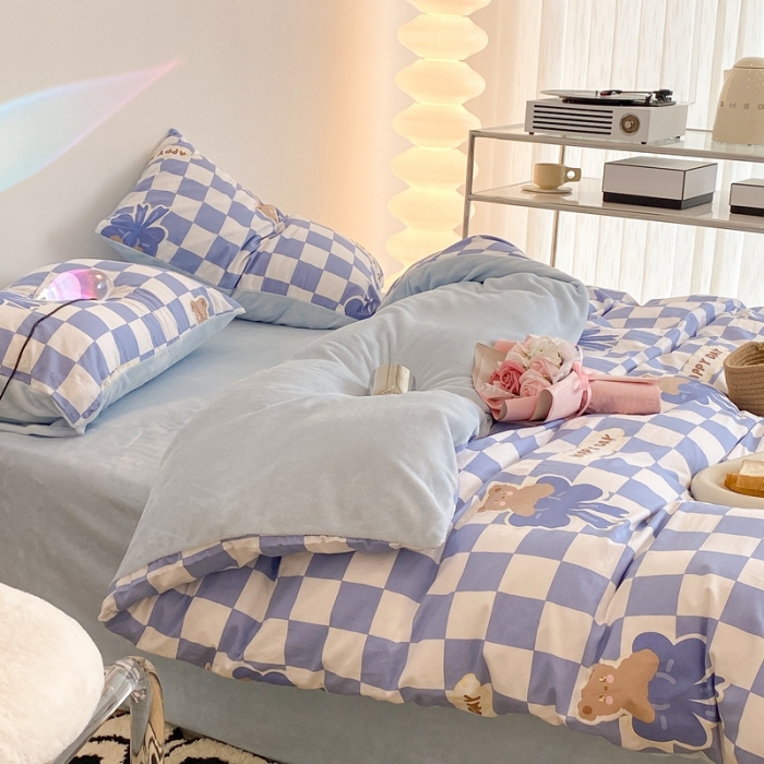 91家纺网 家纺一手货源 找家纺 昔可家纺 2021新款棉加牛奶绒四件套 棋盘小熊