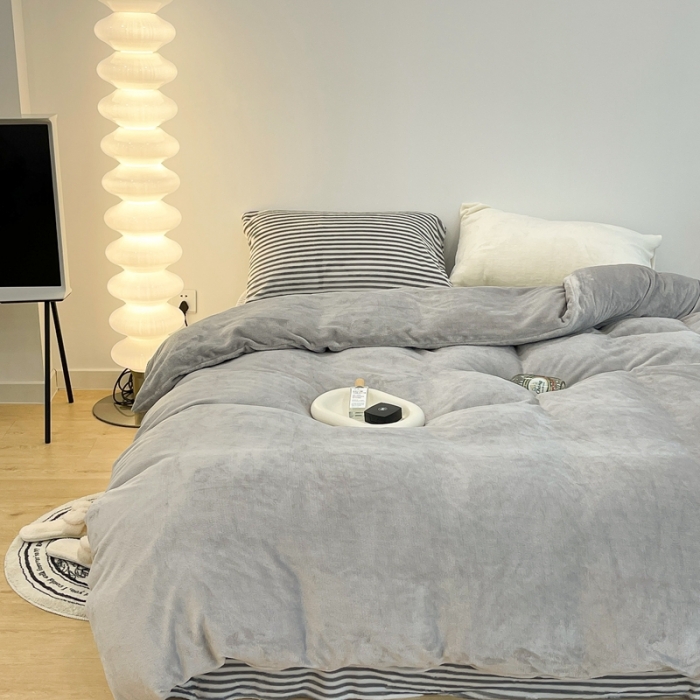 91家纺网 家纺一手货源 找家纺 昔可家纺 2021新款撞色牛奶绒四件套 香奶奶灰