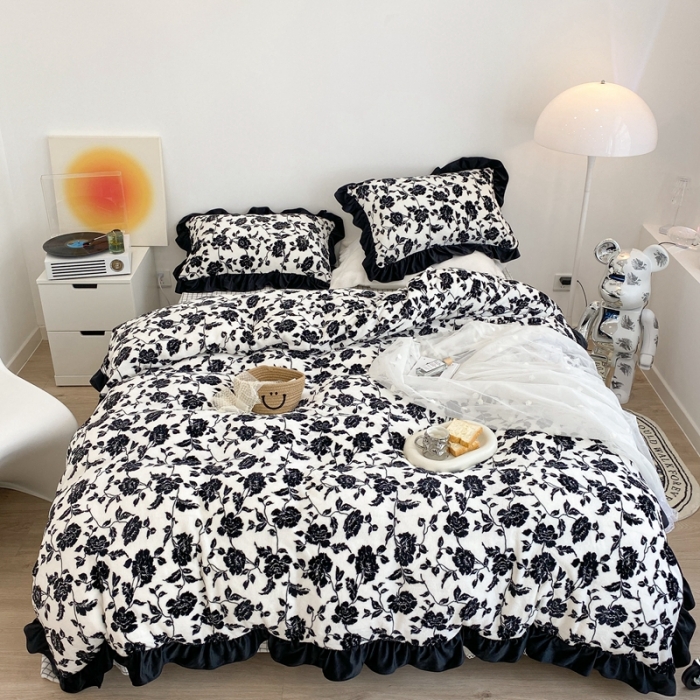 91家纺网 家纺一手货源 找家纺 昔可家纺 2021新款黑色花边牛奶绒四件套 干枯玫瑰