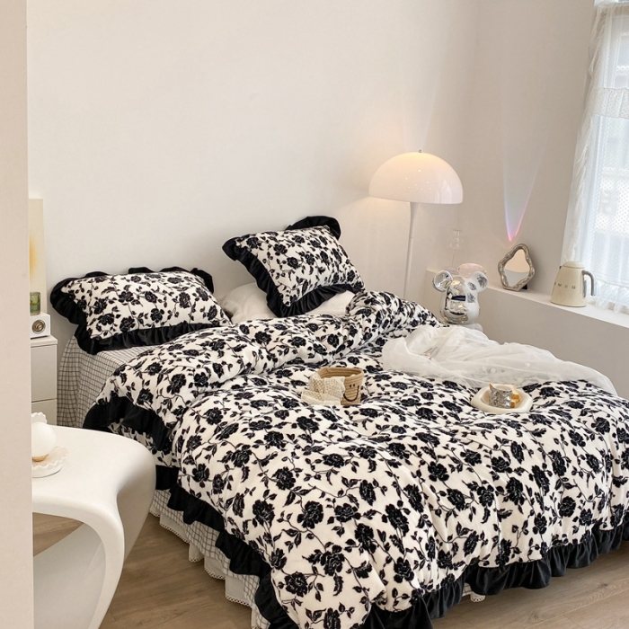 91家纺网 家纺一手货源 找家纺 昔可家纺 2021新款黑色花边牛奶绒四件套 干枯玫瑰