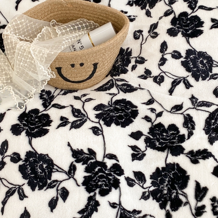 91家纺网 家纺一手货源 找家纺 昔可家纺 2021新款黑色花边牛奶绒四件套 干枯玫瑰