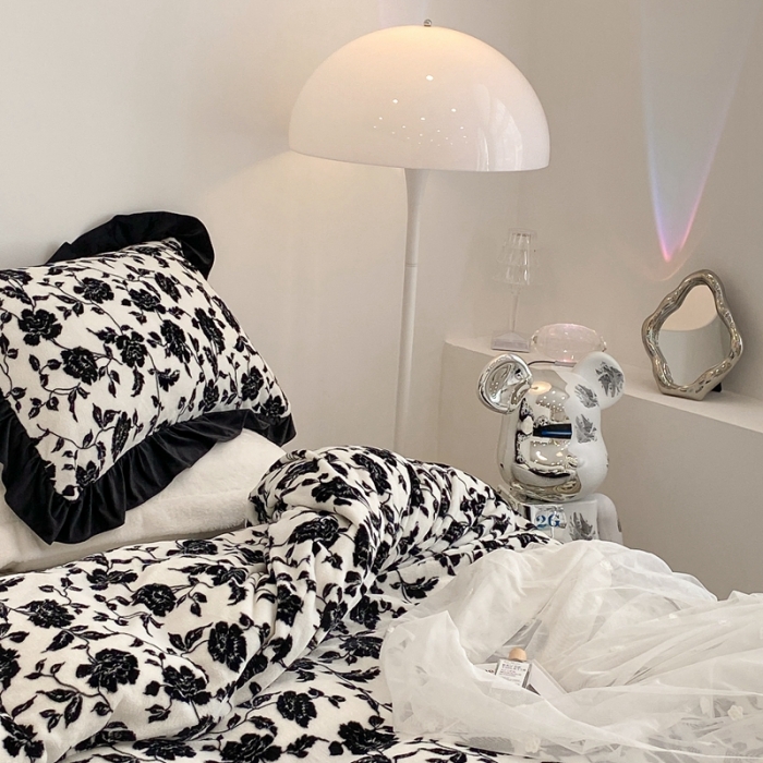 91家纺网 家纺一手货源 找家纺 昔可家纺 2021新款黑色花边牛奶绒四件套 干枯玫瑰