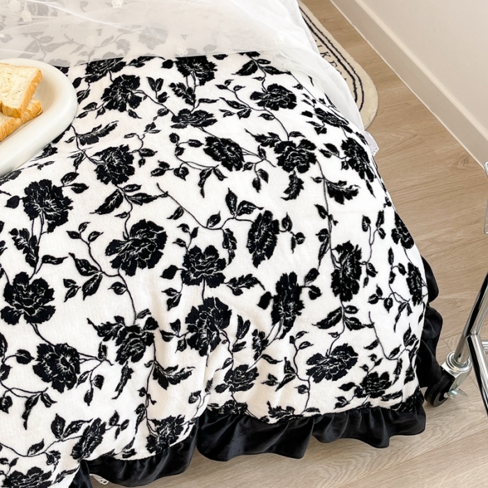 91家纺网 家纺一手货源 找家纺 昔可家纺 2021新款黑色花边牛奶绒四件套 干枯玫瑰