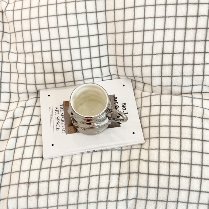 91家纺网 家纺一手货源 找家纺 昔可家纺 2021新款撞色牛奶绒四件套 小白格