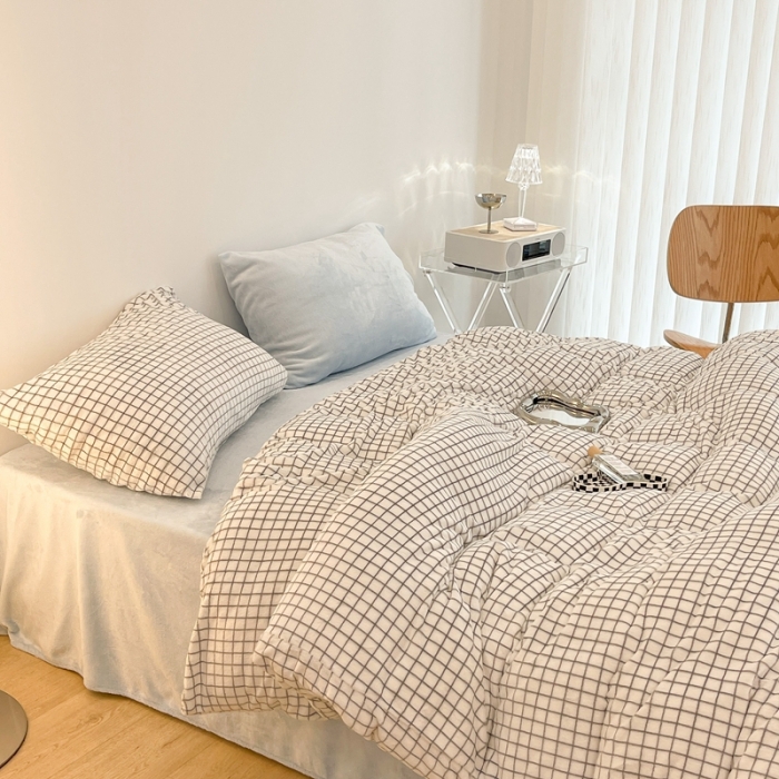 91家纺网 家纺一手货源 找家纺 昔可家纺 2021新款撞色牛奶绒四件套 小白格