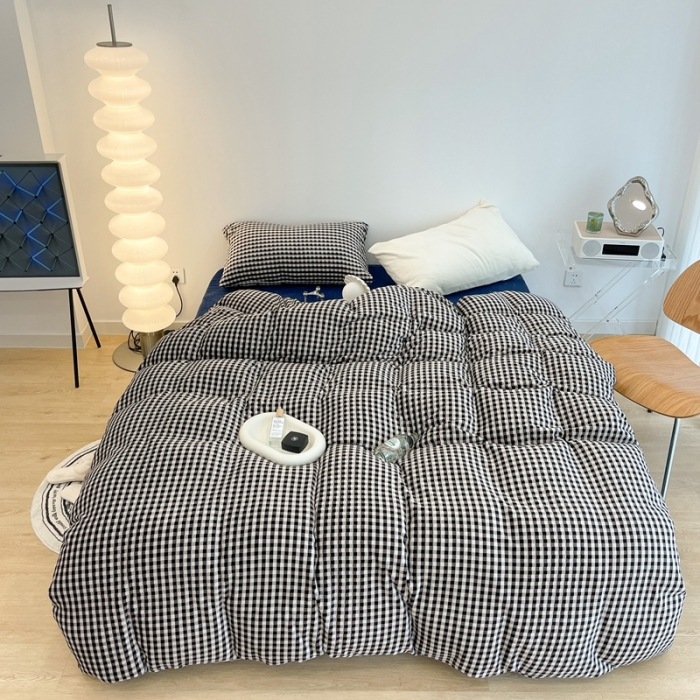 91家纺网 家纺一手货源 找家纺 昔可家纺 2021新款撞色牛奶绒四件套 小黑格