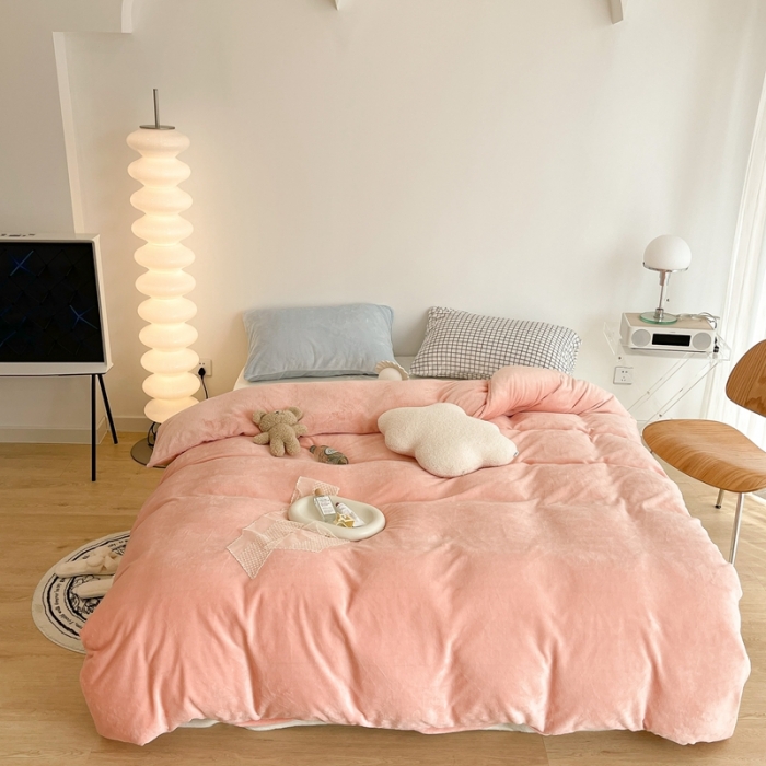 91家纺网 家纺一手货源 找家纺 昔可家纺 2021新款撞色牛奶绒四件套 烟雾粉