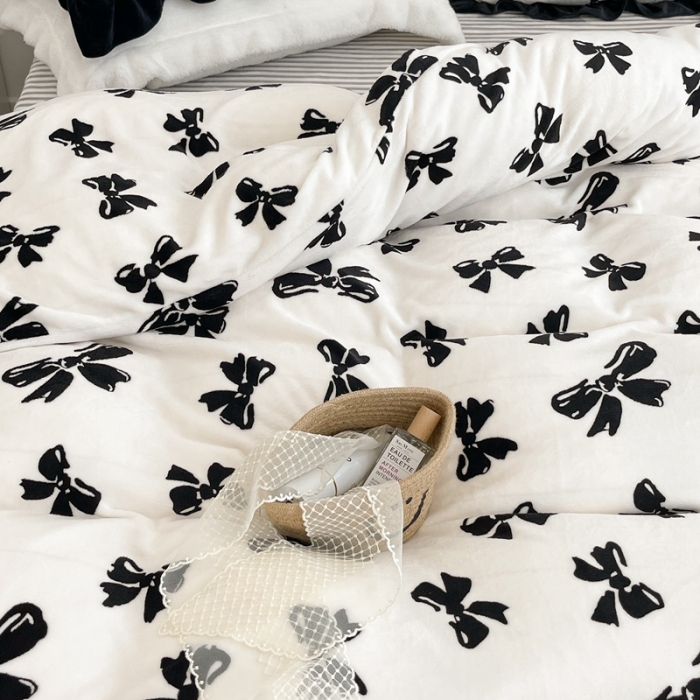 91家纺网 家纺一手货源 找家纺 昔可家纺 2021新款黑色花边牛奶绒四件套 赫本黑蝴蝶结