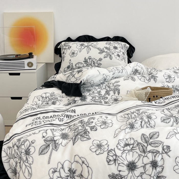 91家纺网 家纺一手货源 找家纺 昔可家纺 2021新款黑色花边牛奶绒四件套 黑茶