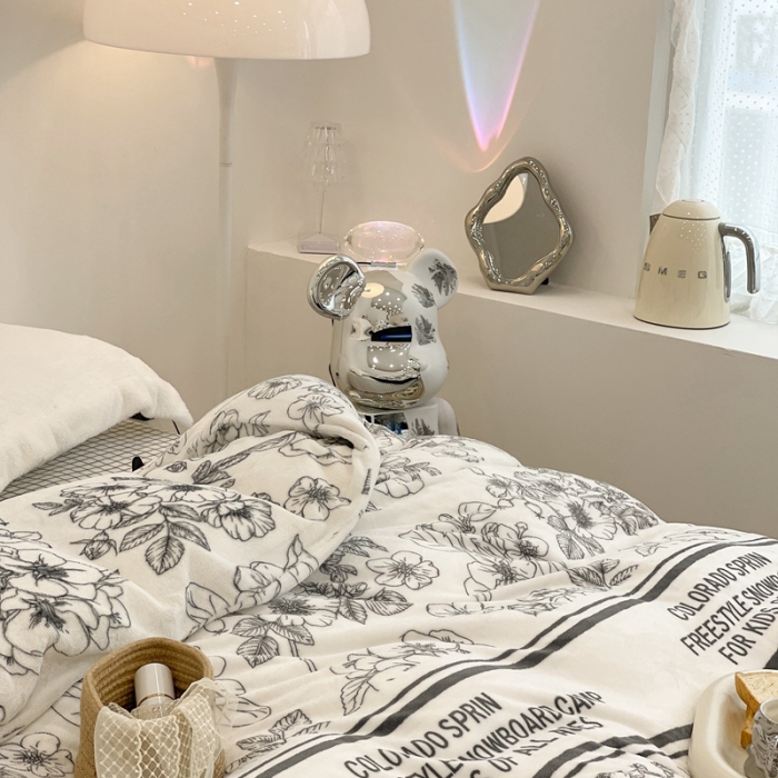 91家纺网 家纺一手货源 找家纺 昔可家纺 2021新款黑色花边牛奶绒四件套 黑茶