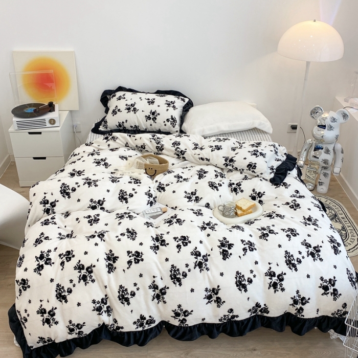 91家纺网 家纺一手货源 找家纺 昔可家纺 2021新款黑色花边牛奶绒四件套 小香黑花