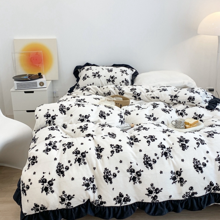 91家纺网 家纺一手货源 找家纺 昔可家纺 2021新款黑色花边牛奶绒四件套 小香黑花