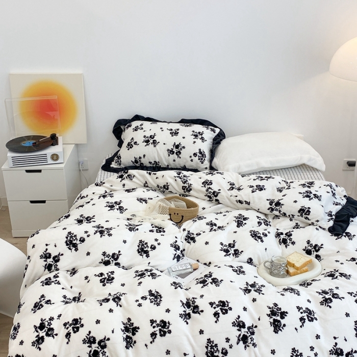 91家纺网 家纺一手货源 找家纺 昔可家纺 2021新款黑色花边牛奶绒四件套 小香黑花