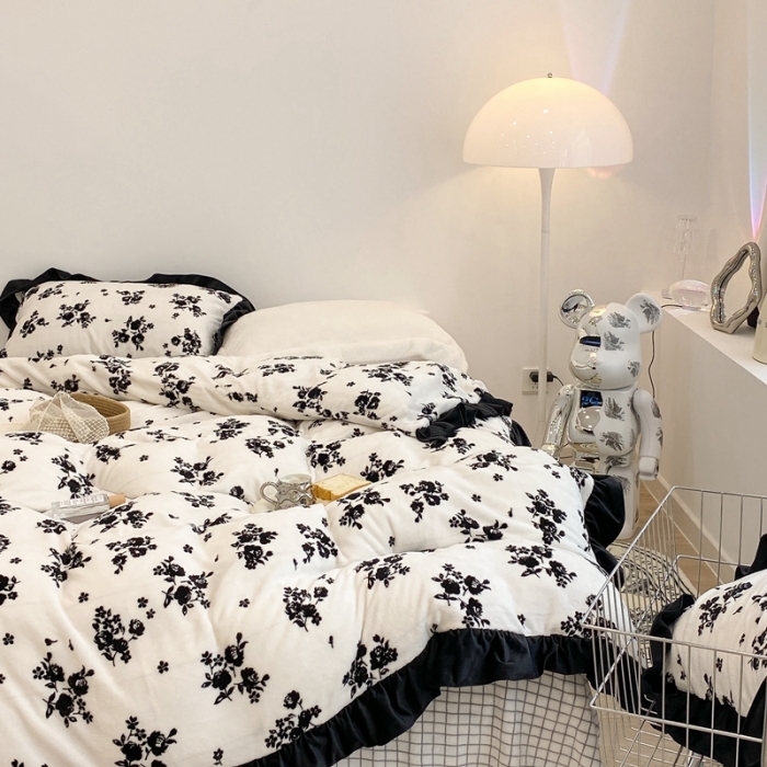 91家纺网 家纺一手货源 找家纺 昔可家纺 2021新款黑色花边牛奶绒四件套 小香黑花