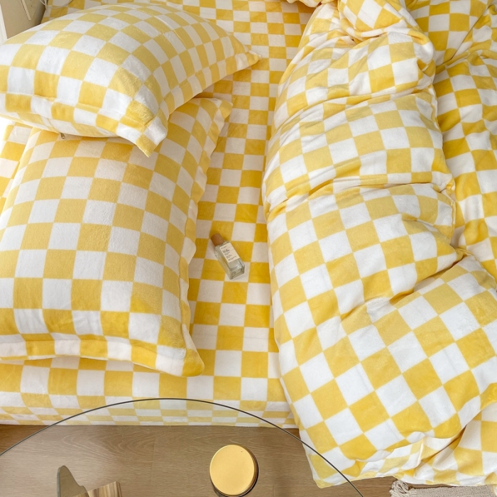 91家纺网 家纺一手货源 找家纺 昔可家纺 2021新款牛奶绒棋盘格四件套 棋盘黄