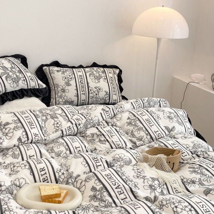 91家纺网 家纺一手货源 找家纺 昔可家纺 2021新款黑色花边牛奶绒四件套 优雅生活