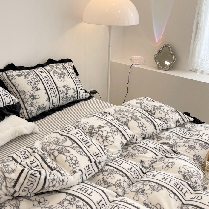 91家纺网 家纺一手货源 找家纺 昔可家纺 2021新款黑色花边牛奶绒四件套 优雅生活