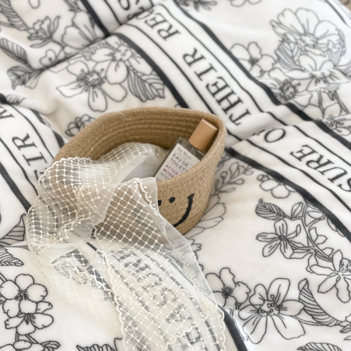 91家纺网 家纺一手货源 找家纺 昔可家纺 2021新款黑色花边牛奶绒四件套 优雅生活