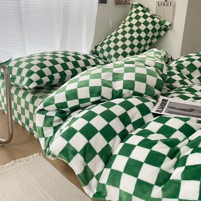 91家纺网 家纺一手货源 找家纺 昔可家纺 2021新款牛奶绒棋盘格四件套 棋盘绿