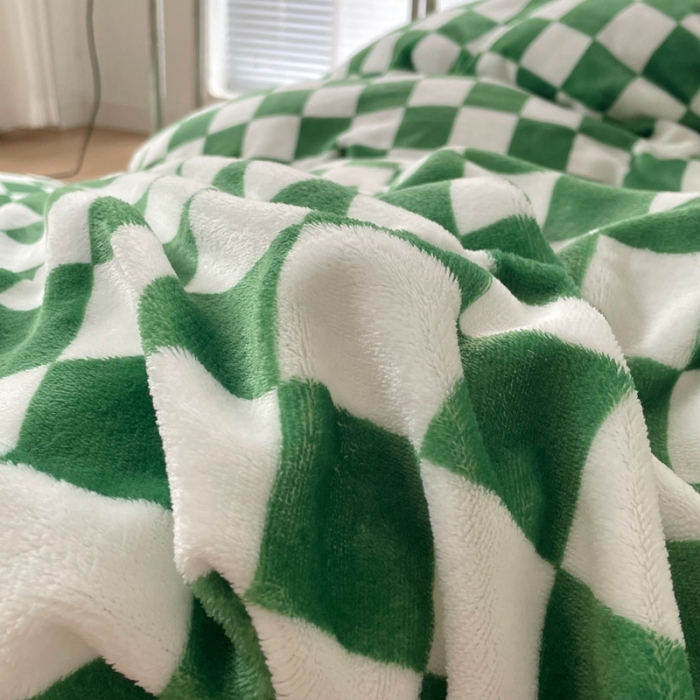 91家纺网 家纺一手货源 找家纺 昔可家纺 2021新款牛奶绒棋盘格四件套 棋盘绿