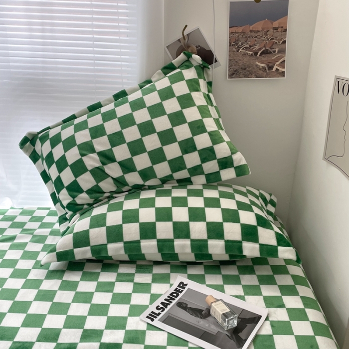 91家纺网 家纺一手货源 找家纺 昔可家纺 2021新款牛奶绒棋盘格四件套 棋盘绿