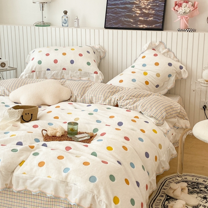 91家纺网 家纺一手货源 找家纺 昔可家纺 2021新款coco雪貂绒四件套 彩色波点 米白