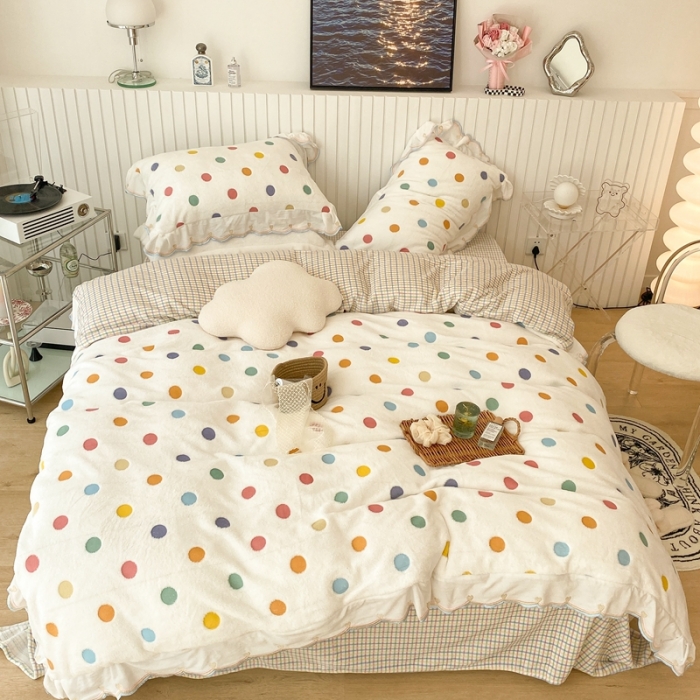 91家纺网 家纺一手货源 找家纺 昔可家纺 2021新款coco雪貂绒四件套 彩色波点 米白