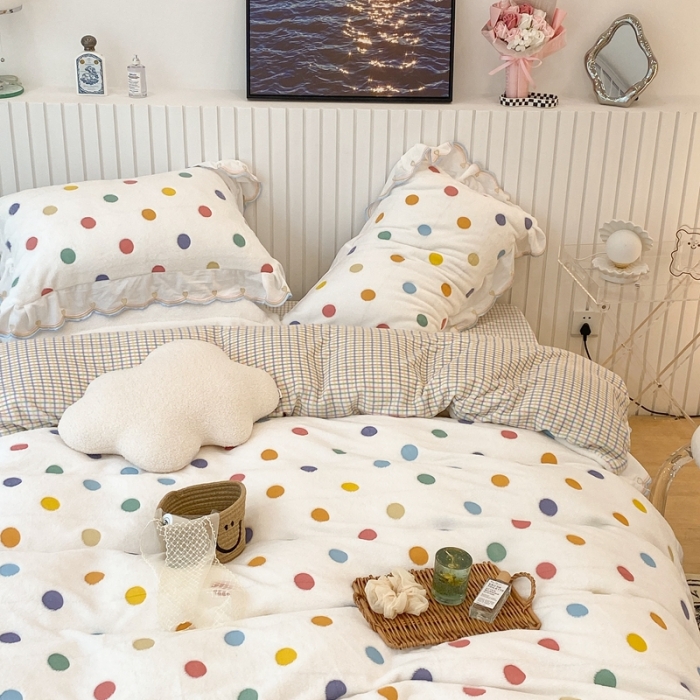 91家纺网 家纺一手货源 找家纺 昔可家纺 2021新款coco雪貂绒四件套 彩色波点 米白