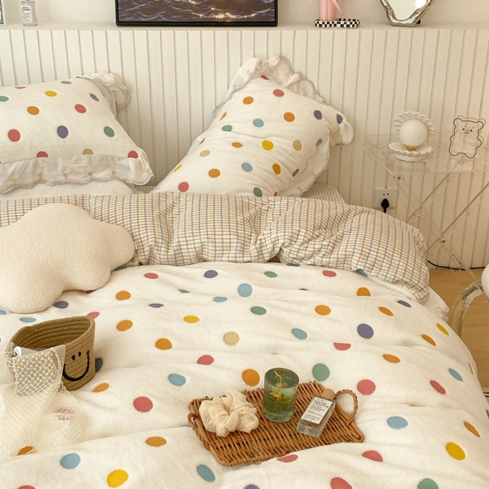 91家纺网 家纺一手货源 找家纺 昔可家纺 2021新款coco雪貂绒四件套 彩色波点 米白