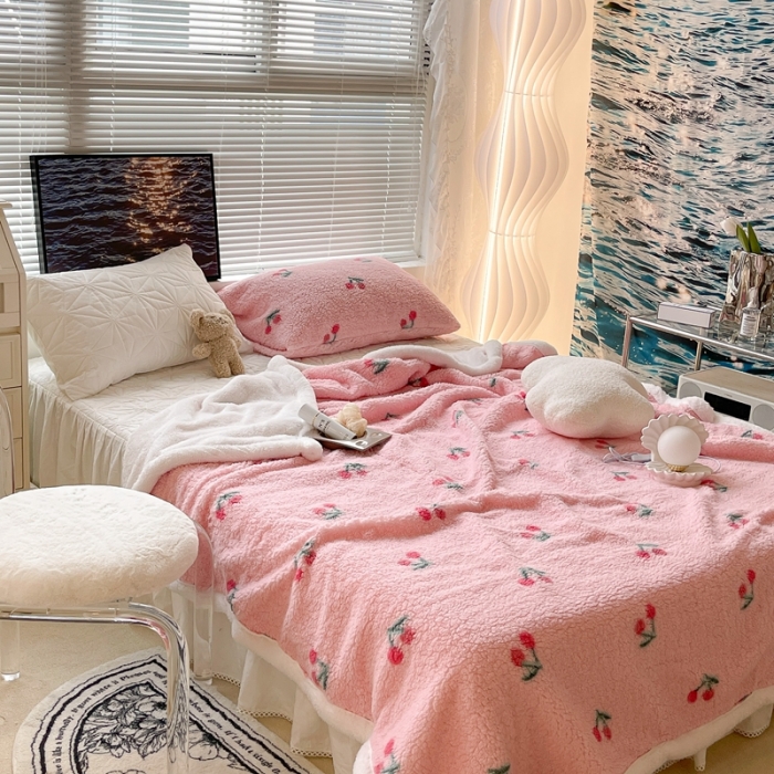 91家纺网 家纺一手货源 找家纺 昔可家纺 2021新款羊羔泰迪绒印花毛毯粉粉小樱桃