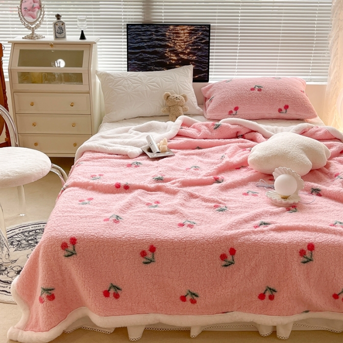 91家纺网 家纺一手货源 找家纺 昔可家纺 2021新款羊羔泰迪绒印花毛毯粉粉小樱桃