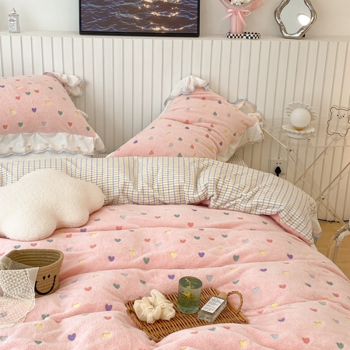 91家纺网 家纺一手货源 找家纺 昔可家纺 2021新款coco雪貂绒四件套 小爱心粉