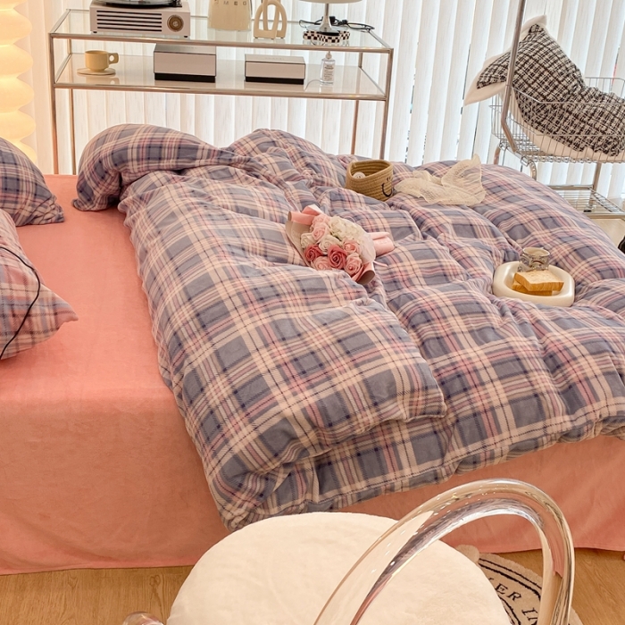 91家纺网 家纺一手货源 找家纺 昔可家纺 2021新款学院风jk格子混搭牛奶绒 学院格蓝