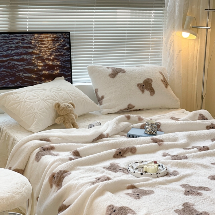 91家纺网 家纺一手货源 找家纺 昔可家纺 2021新款羊羔泰迪绒印花毛毯韩国小熊