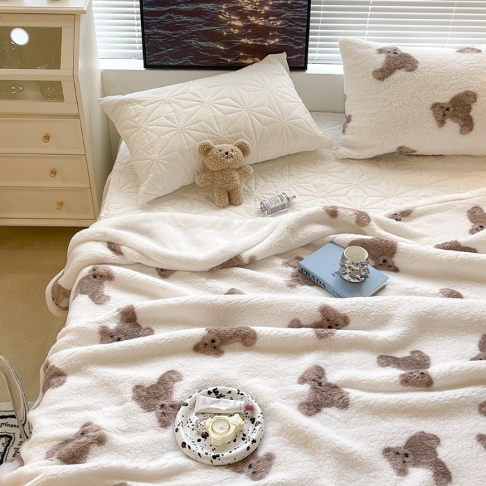 91家纺网 家纺一手货源 找家纺 昔可家纺 2021新款羊羔泰迪绒印花毛毯韩国小熊