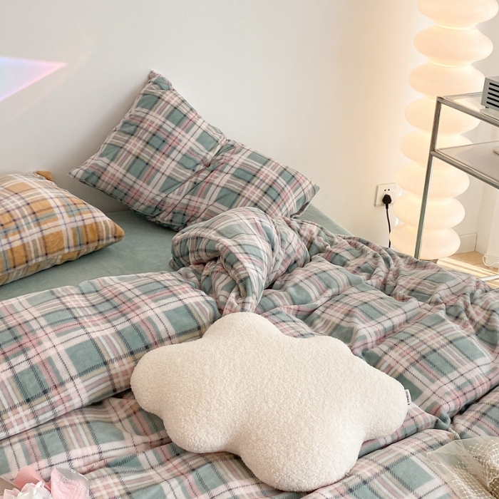 91家纺网 家纺一手货源 找家纺 昔可家纺 2021新款学院风jk格子混搭牛奶绒 学院格绿