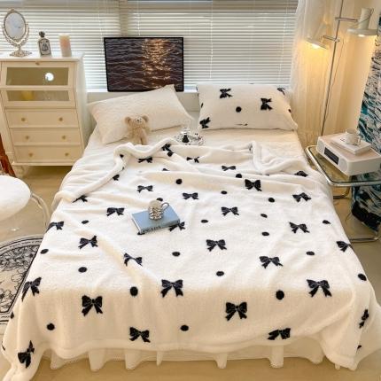 91家纺网 家纺一手货源 找家纺 昔可家纺 2021新款羊羔泰迪绒印花毛毯黑白波点蝴蝶结