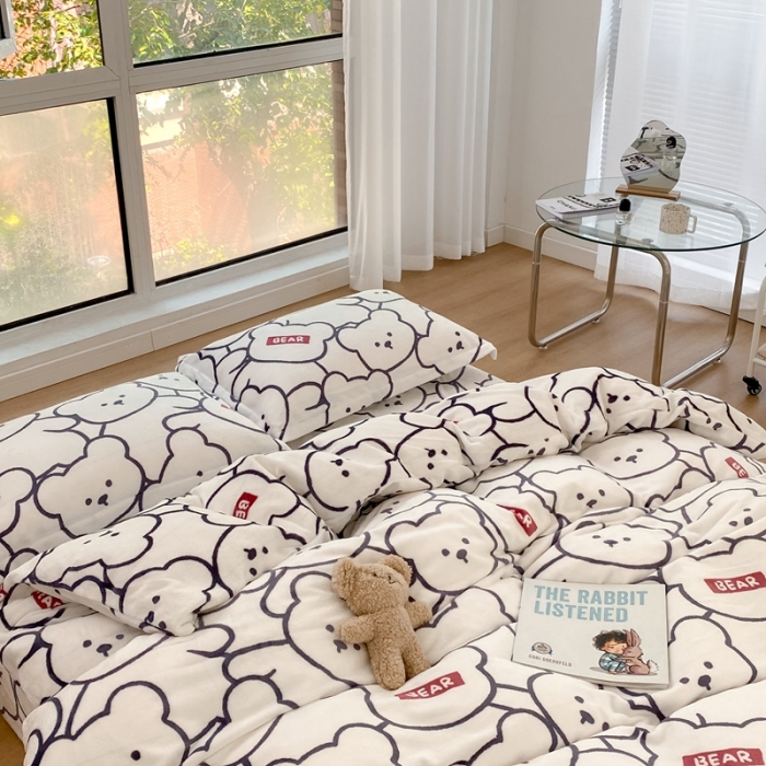 91家纺网 家纺一手货源 找家纺 昔可家纺  2021新款牛奶绒四件套第二组图 可比小熊米白