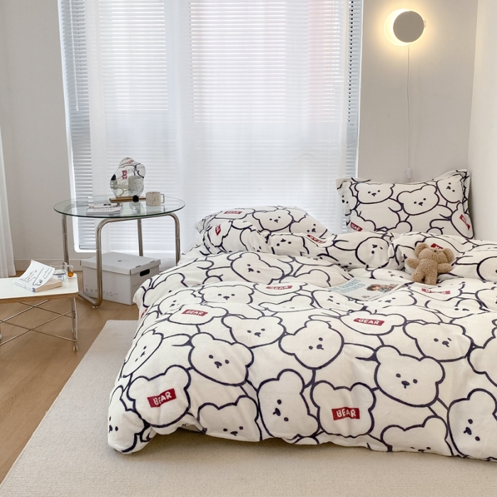 91家纺网 家纺一手货源 找家纺 昔可家纺  2021新款牛奶绒四件套第二组图 可比小熊米白