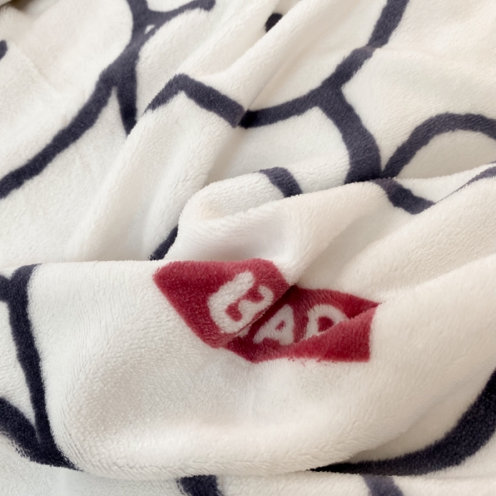 91家纺网 家纺一手货源 找家纺 昔可家纺  2021新款牛奶绒四件套第二组图 可比小熊米白