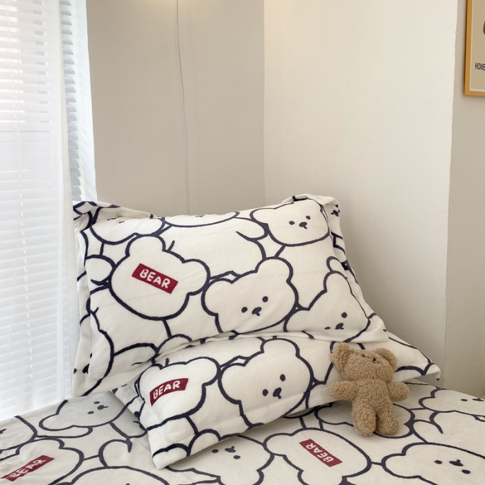 91家纺网 家纺一手货源 找家纺 昔可家纺  2021新款牛奶绒四件套第二组图 可比小熊米白