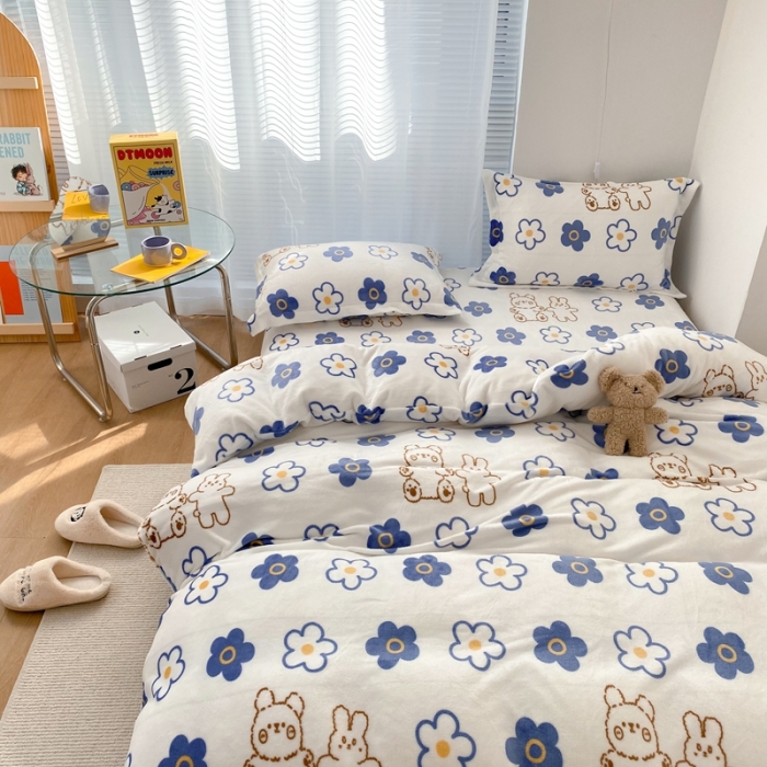 91家纺网 家纺一手货源 找家纺 昔可家纺  2021新款牛奶绒四件套第二组图 蓝花小熊兔