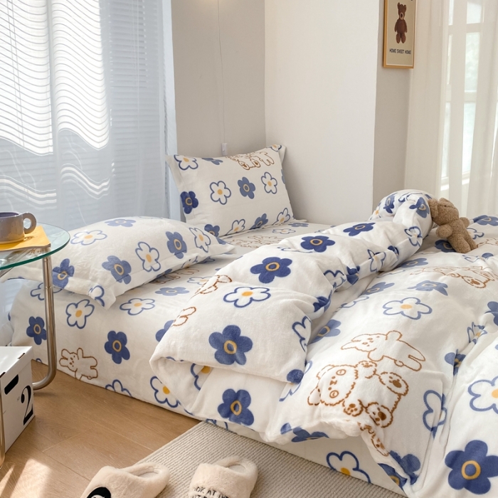 91家纺网 家纺一手货源 找家纺 昔可家纺  2021新款牛奶绒四件套第二组图 蓝花小熊兔