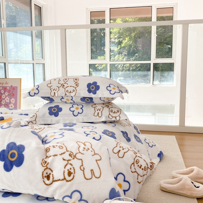 91家纺网 家纺一手货源 找家纺 昔可家纺  2021新款牛奶绒四件套第二组图 蓝花小熊兔